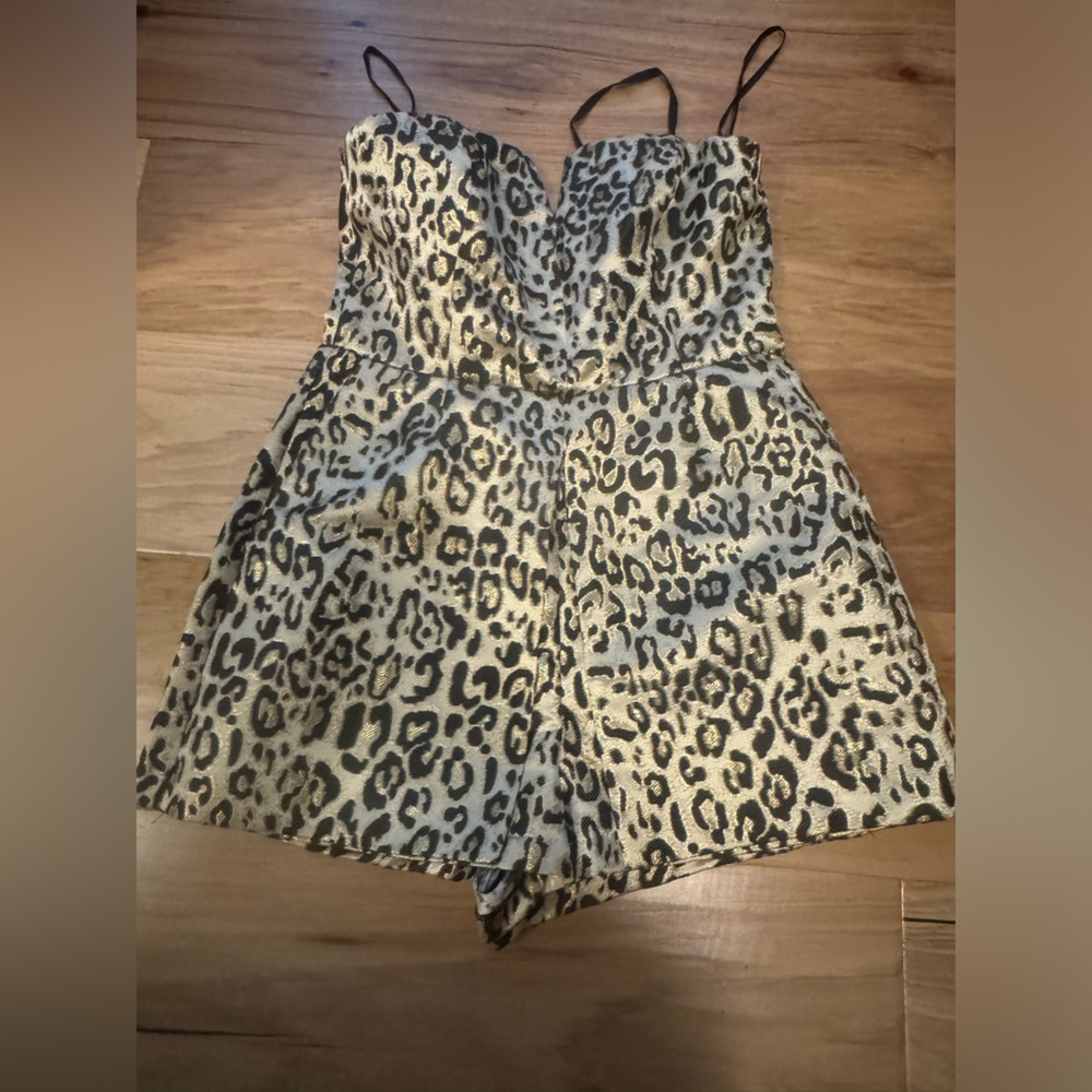 Metallic leopard romper L